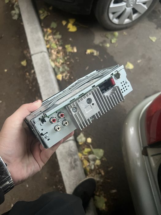 Магнитола Pioneer MVH-230BT