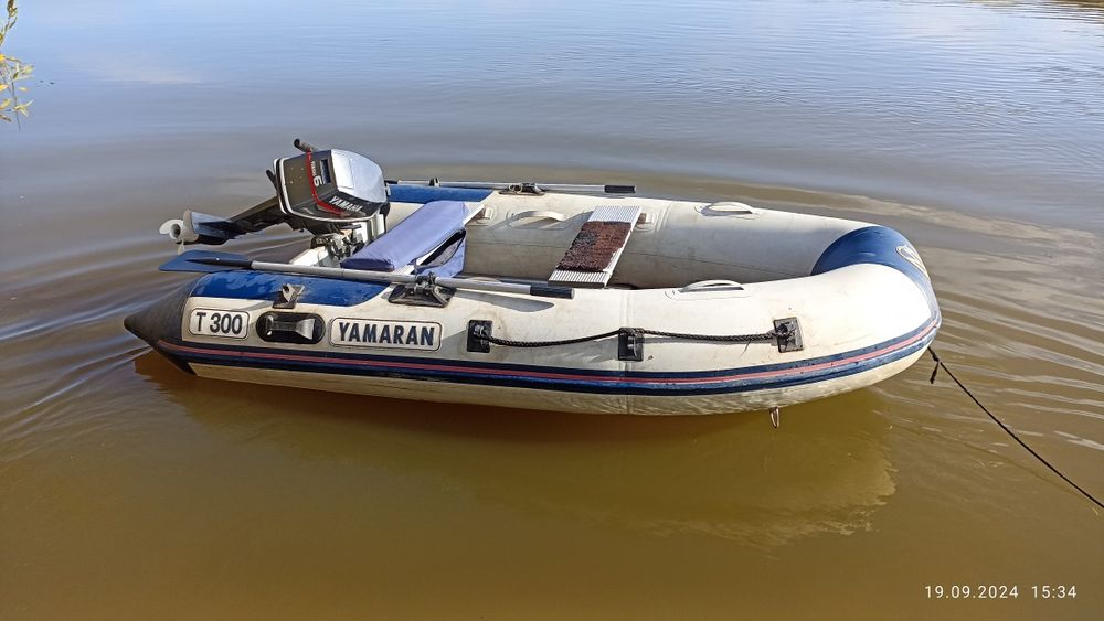 Продам лодку с мотором