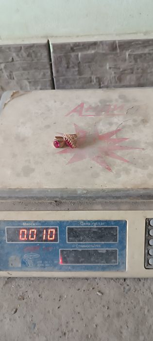 Tilla uzuklar sotiladi