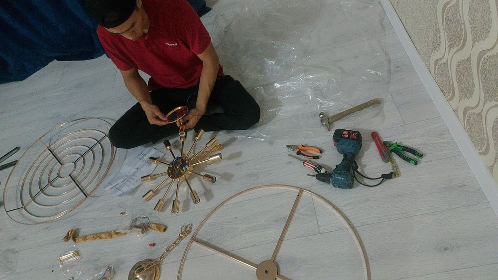 Установка плинтус и люстра