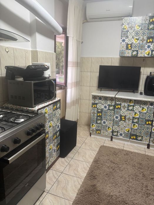 Închiriez apartament cu 3 camere, zona Parcul Florilor, construcție  bloc după 2000