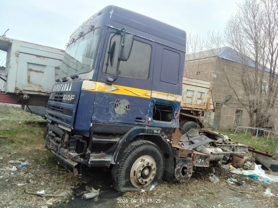 Тягач DAF 93 год