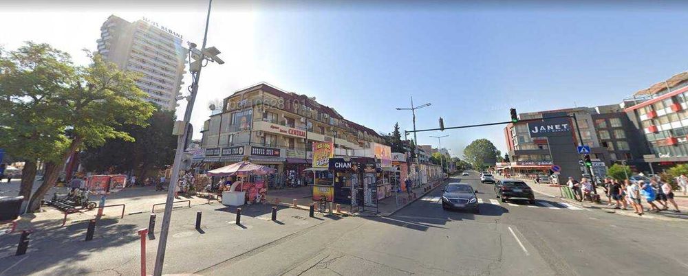 Продаваме работещ луксозен хотел на пешеходната зона в Слънчев бряг.