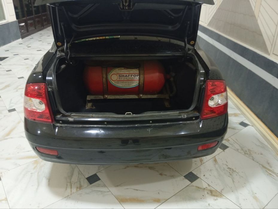 Lada priora 1.6 srochni sotiladi