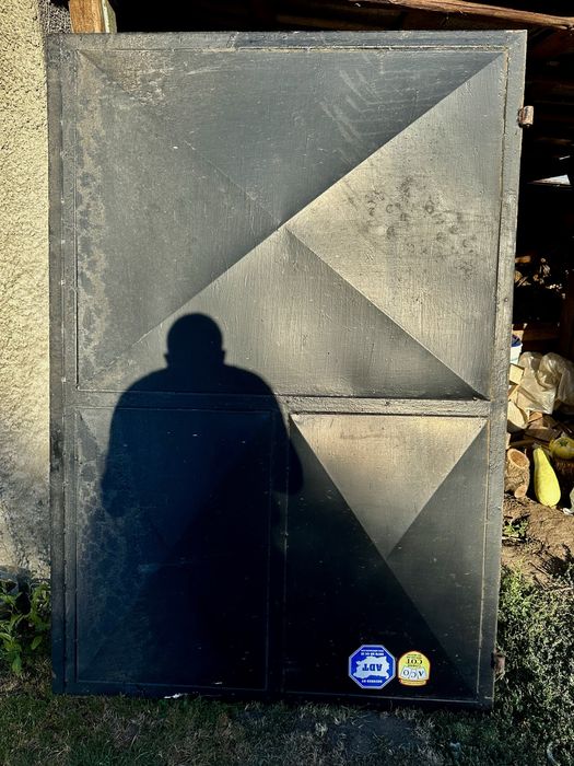 Продавам гаражна врата