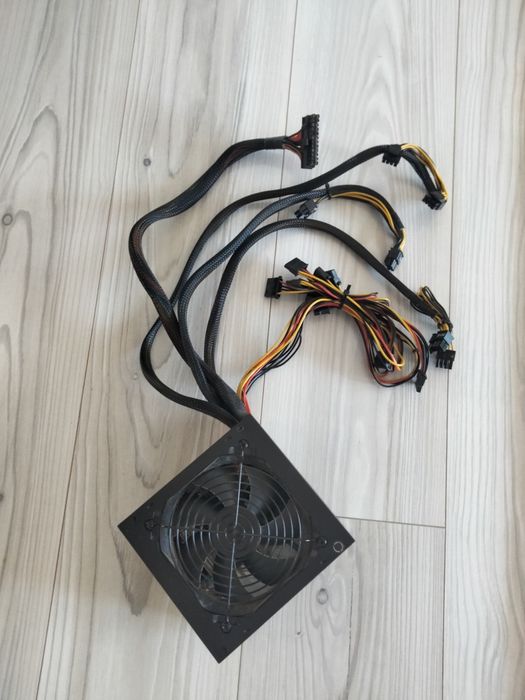 Продам блок питани пк в отличном состояние