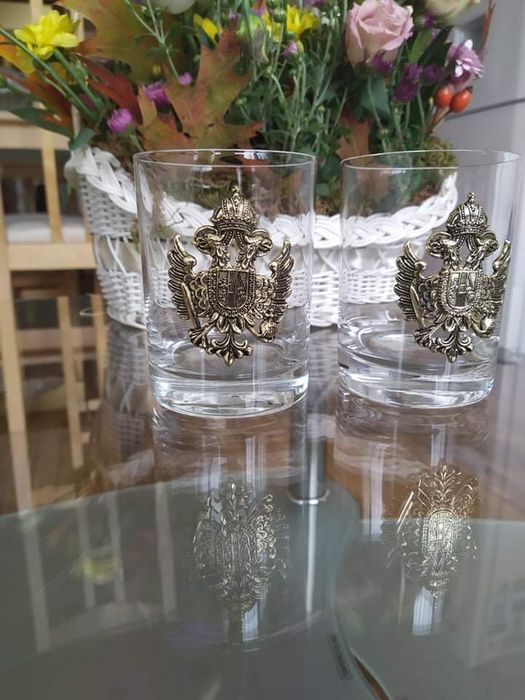 Стари чаши с герб