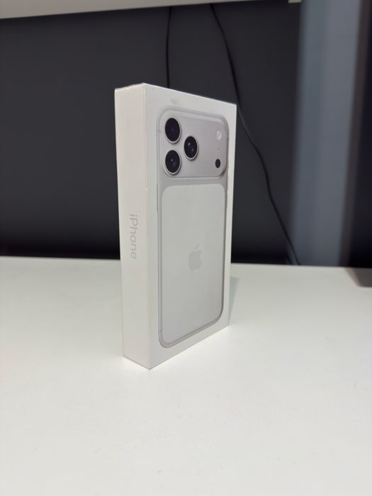 НЕРАЗПЕЧАТАН!!! iphone 17 pro max 256 silver