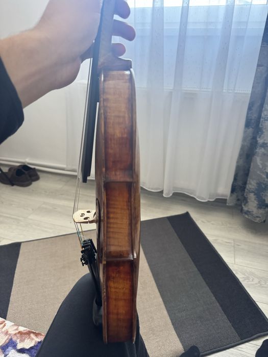 Vând vioara 4/4 veche