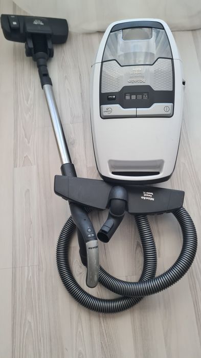 Aspirator miele in stare foarte buna.