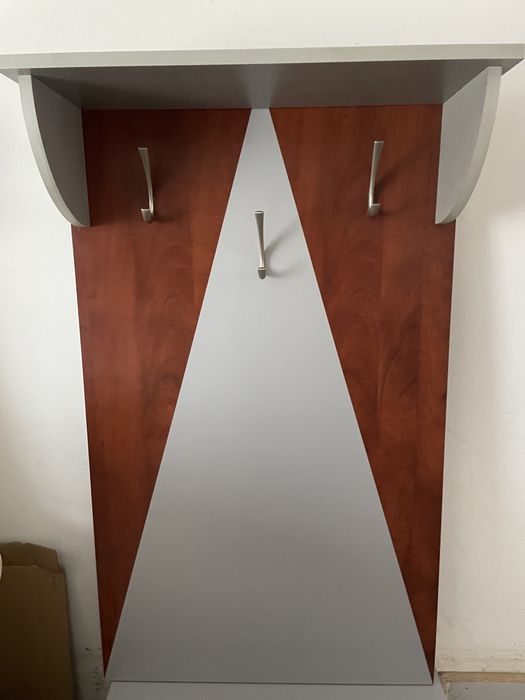 Cuier din pal  cu lada