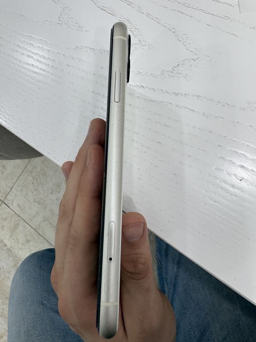 iphone 11 128 gb 74 родной акб,есть царапины