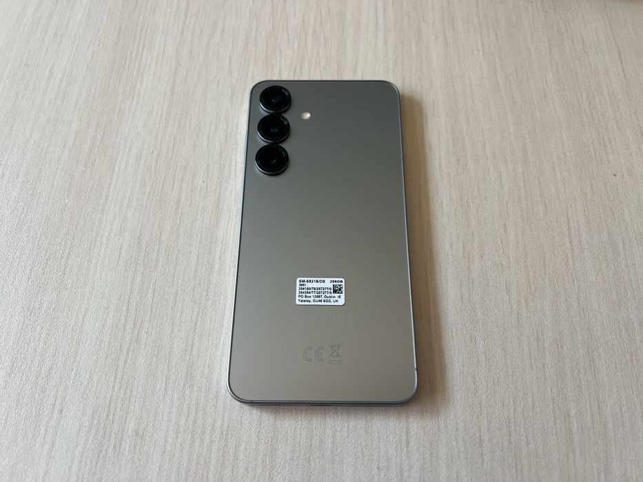 Продавам Samsung Galaxy S25 256/12GB