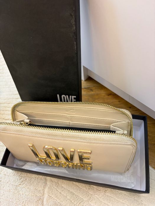 Протмоне Love Moschino
