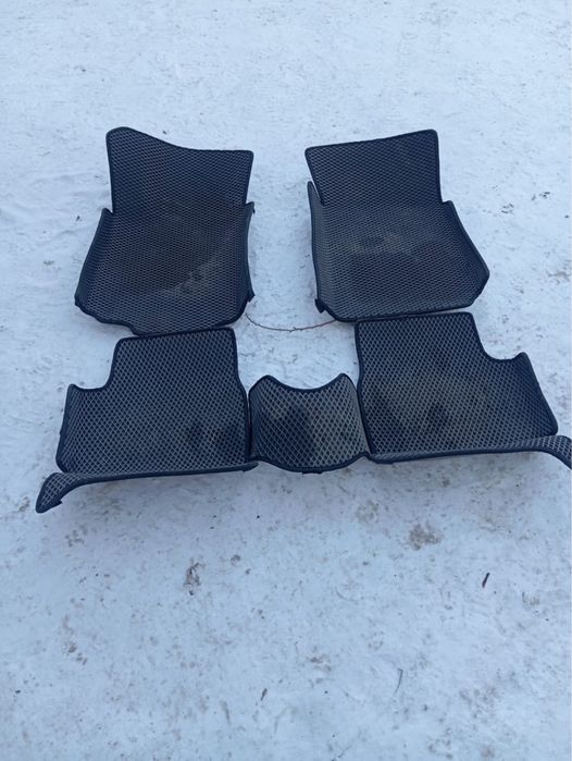 Полик для авто в хоршем состояний