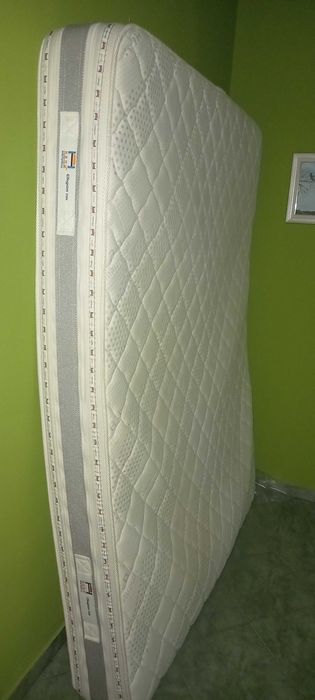 Продавам двулицев матрак