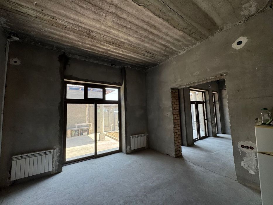 Uchtepa tumani Izza mahallasi 4 sotix 8 xona 570 kv