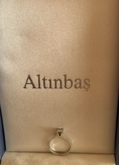 Диамантен пръстен