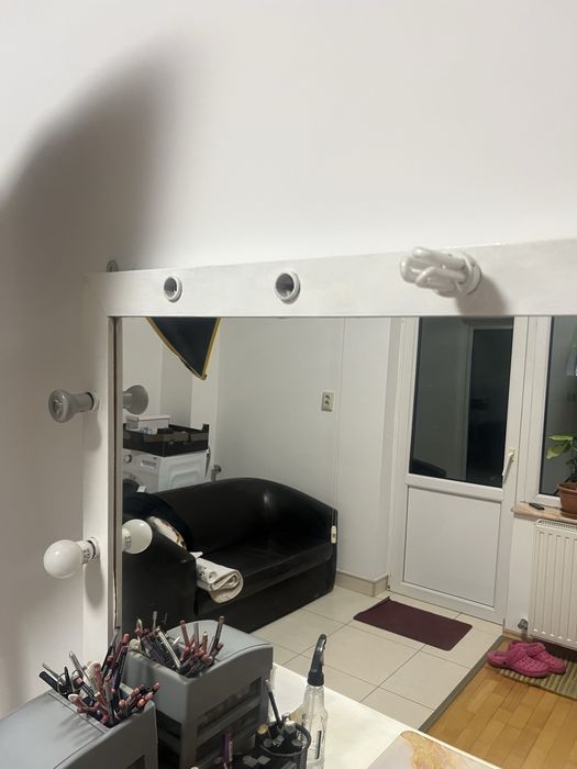 Oglinda machiaj cu becuri