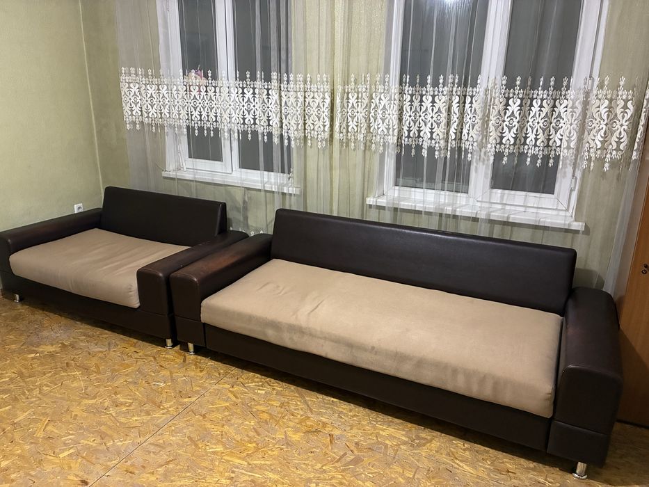 Диван, стол, тумбочка