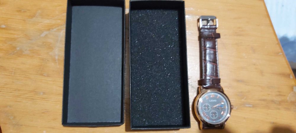 Продавам мъжки ръчен часовник