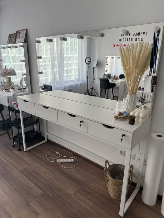 продам стол визажиста/ гримерное зеркало