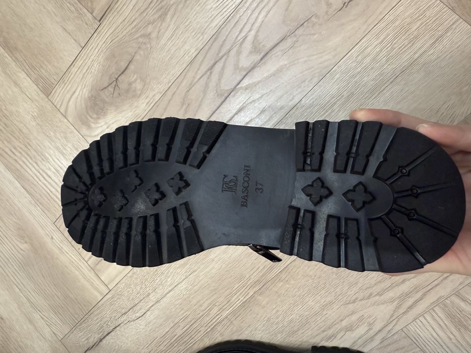 Продам ботинки Basconi