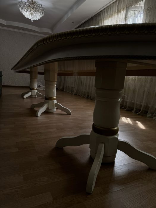 Стол для гостиной