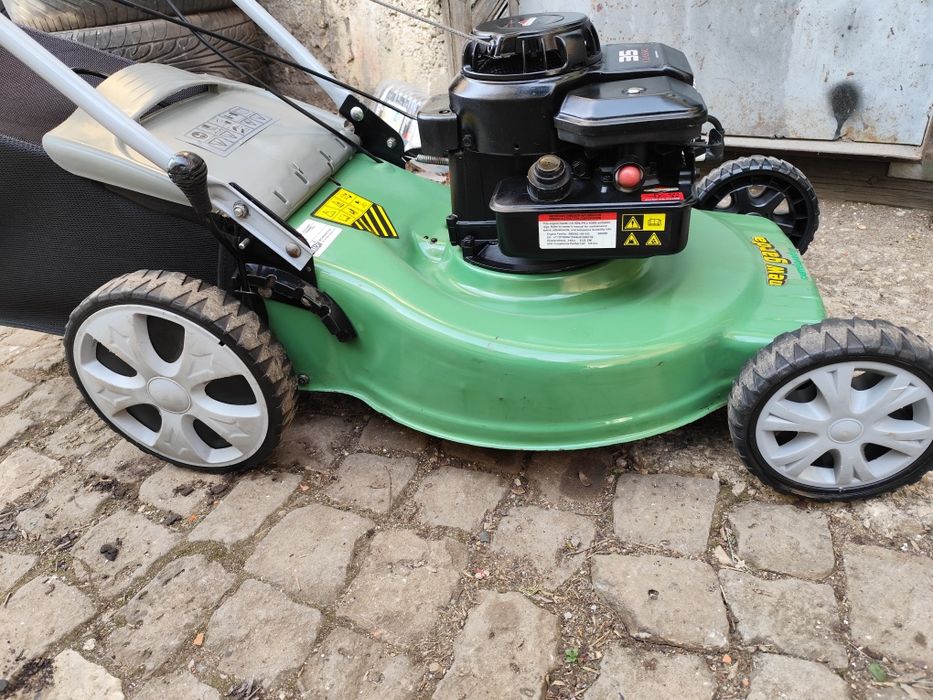 Самоходна бензинова косачка