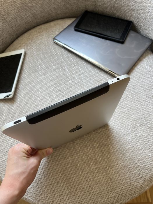 iPad 1-во поколение (A1337, 32GB, Wi-Fi + 3G)