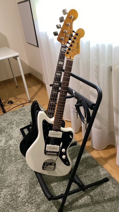 VADN URGENT Chitara Electrica Squier Jazzmaster + accesorii