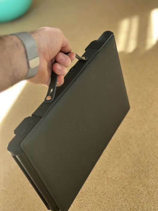 Extensie display pentru laptop