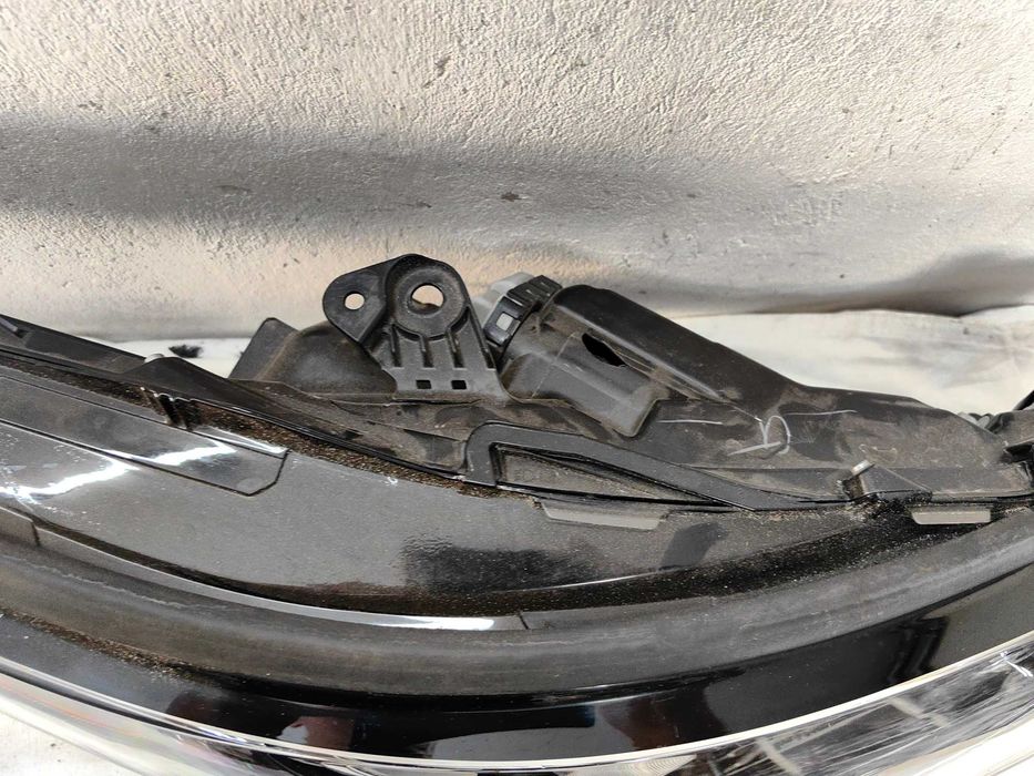 Оригинален фар Тойота  Toyota Highlander Led