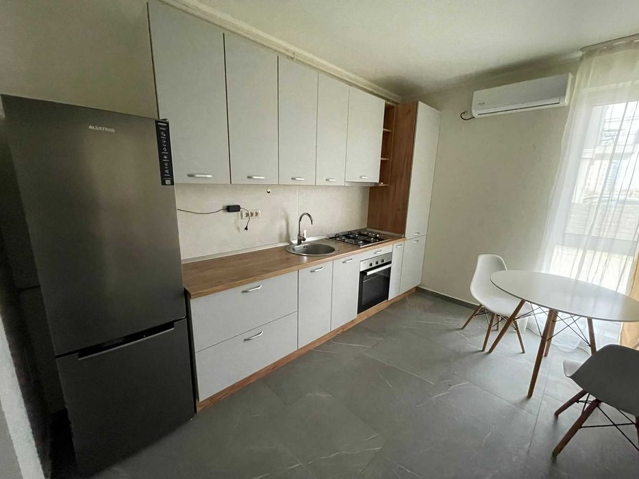 Apartament o camera giroc 320 euro chirie, nou
