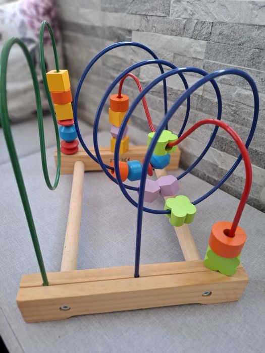 Продавам детска дървена игра