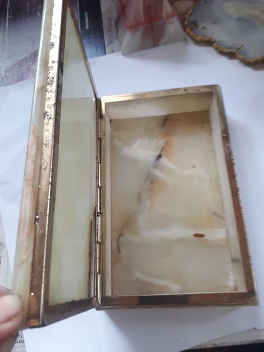 Casete din piatra semi