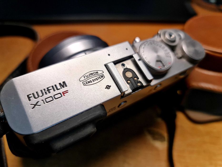 Шалом! Продам Fujifilm X100F+чехол