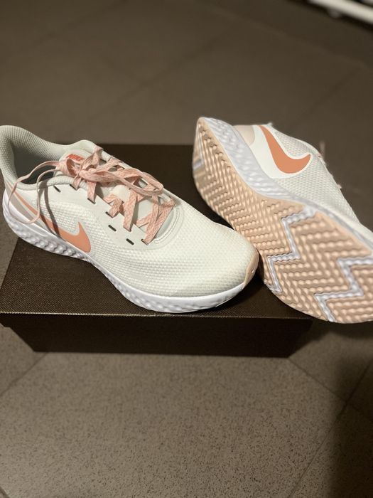 Vand adidasi nike damă! Sunt noi! Marimea 39