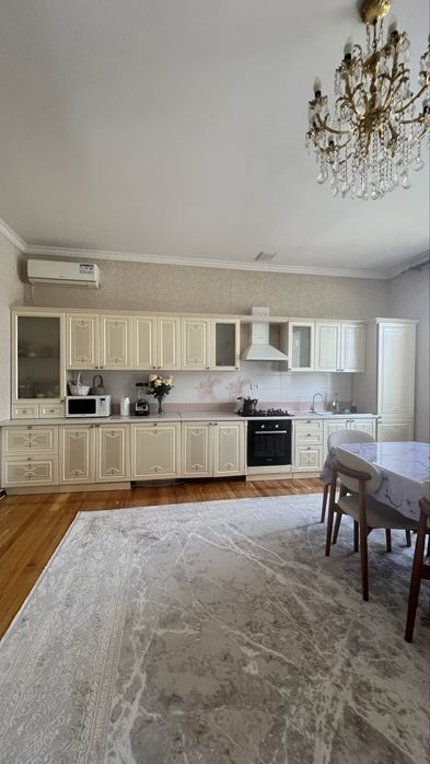 Кухонный гарнитур 5,3 метр б/у