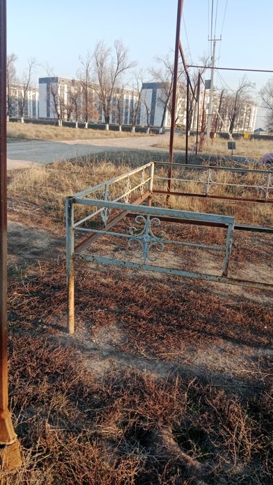 тапчан,кран,апалкы-ағаш,паддон сатылады.