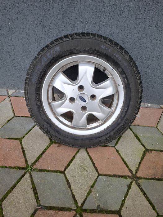 Cauciucuri iarna 185/65/15 cu janta de aluminiu Ford
