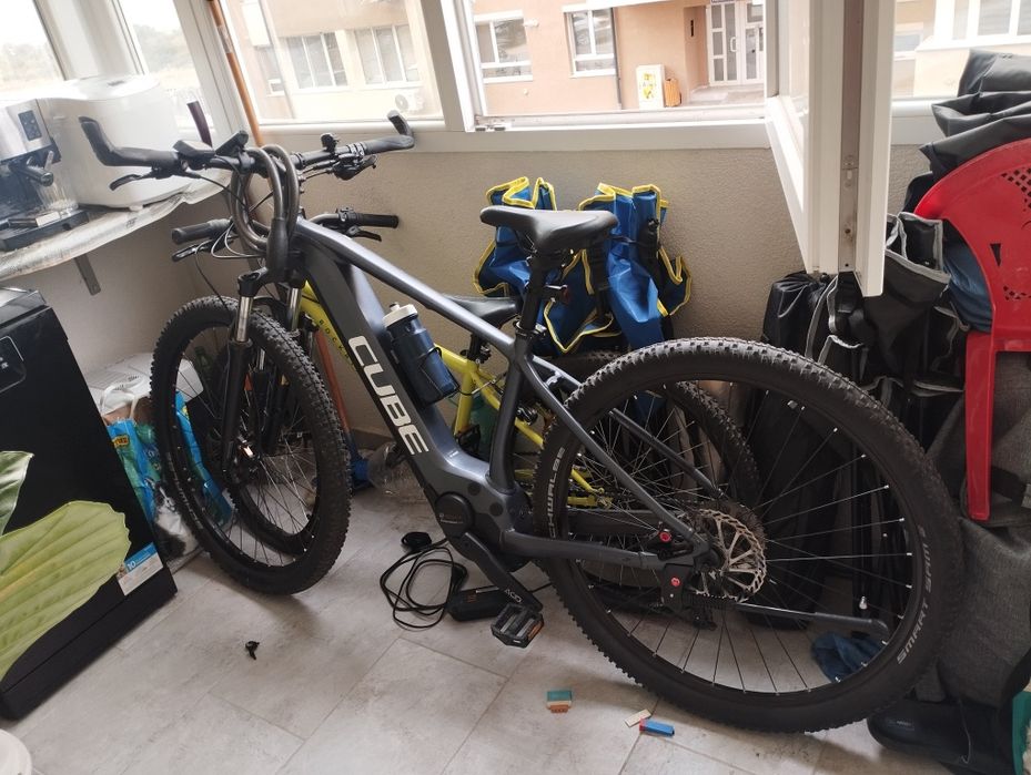 Bicileta electrică Cube