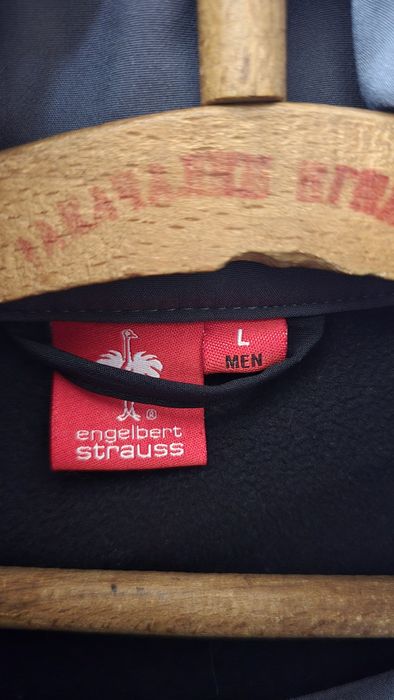 Strauss engelbert, Mascot