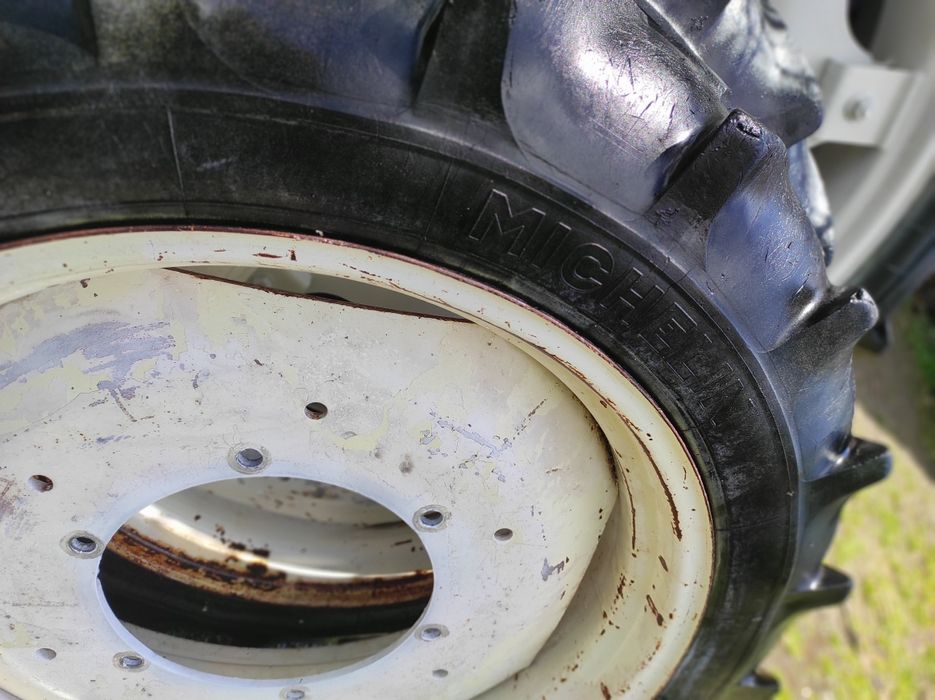 Roti tractor înguste N HOLAND. FEND CASE