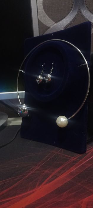 Ожерелье с белым жемчугом и серьги