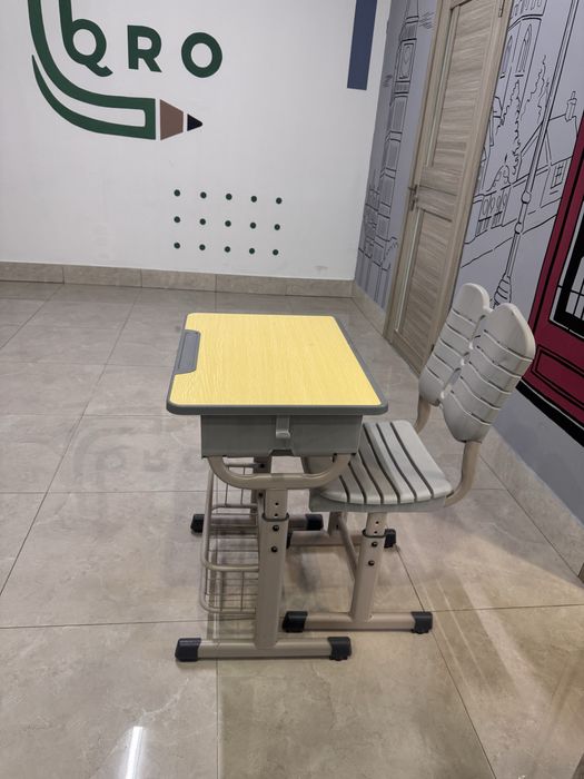 Парта со стулом комплект.