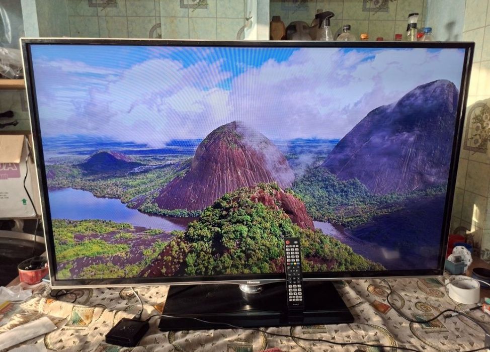 Смарт телевизор Hisense 140 см WiFi YouTube