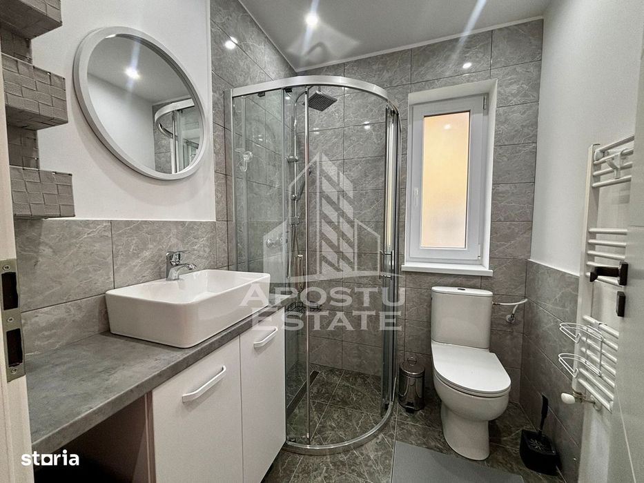 Apartament cu 3 camere,loc de parcare, prima inchiriere, Dumbravita