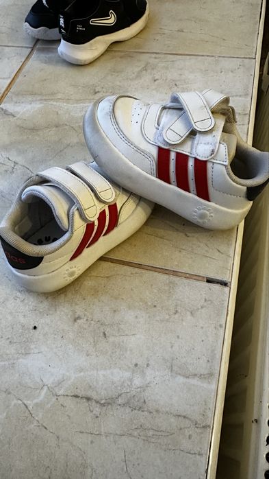 Adidasi Adidas marimea 23