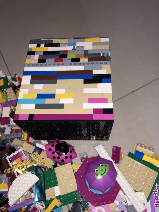 Set piese Lego original, estimez ca sunt cateva sute de piese (provin de la cca. 15 Lego-uri)